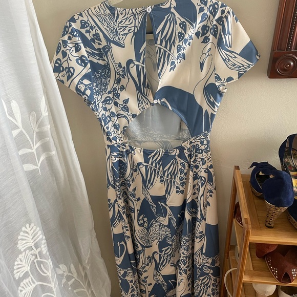 PRICE DROP! Beautiful flamingo cut-out silk blend retro dress. Size M - Picture 2 of 3